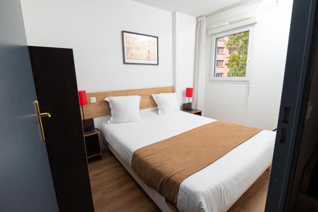 Apartamento con 1 cama doble grande y 2 camas individuales